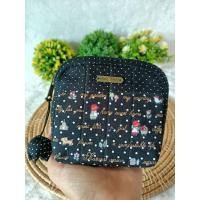 ราคา พร้อมส่ง กระเป๋าสตางค์ผ้า กระเป๋าใส่เหรียญ กระเป๋าผ้าแฮนด์เมด 2 ช่องใช้งาน ดีไซน์เป็นผ้าต่อเก๋ไก๋ ซิป YKK อย่างดี ห้อยตุ้งติ้งดอกทิวลิป แต่งอะไหล่ HANDMADE สวยหรู ใส่แบงค์ 1000 พับครึ่งได้สบาย ใส่บัต 