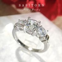 ราคา Sasitorn Jewelry แหวนเพชร 3 เม็ด เพชรเกรดดีที่สุดงานเทียบเพชรแท้ สวยหรู ใส่ออกงาน ใส่สลับแท้ ให้เป็นของขวัญ เงินแท้ชุบทองคำขาว ST101 (17001402786)