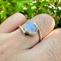 ราคา แหวนพลอยอมูนสโตน 7 9มิล แหวนเงินแท้925 พลอยแท้ แหวนเงินมินิมอล สไตล์เกาหลี แหวนพลอยแท้100 แหวนเงินแท้100 (21090674859)