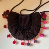 ราคา กระเป๋าชาวเขา กระเป๋าผ้าปัก กระเป๋าพื้นเมือง กระเป๋าสะพาย ครึ่งวงกลม (17436181034)