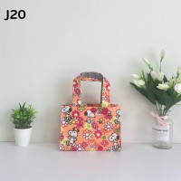 ราคา กระเป๋าผ้าเคลือบกันน้ำ รุ่น J ใช้ถือ ไปพักเที่ยง ใส่มือถือ กระเป๋าเงินใบสั้น ลายน่ารัก ใบเล็กกะทัดรัด (21036861076)