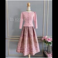 ราคา CLT set 2ชิ้น เสื้อ กระโปรง ชุดเซทผ้าไทยสีโอรส เสื้อครอปแขนยาว แมทช์กระโปรงลายไทย พิมพ์ลายสวยเป๊ะ (21309015568)