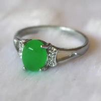 ราคา แหวนหยกมรกตควอตซ์สีเขียวบูติกสีเขียวแหวนหินคาลซิโดนีสีหยกสีเขียวสไตล์ C แหวนฝังเงิน (20246966705)