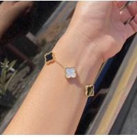 ราคา Black and White stainless steel bracelet สร้อยข้อมือสแตนเลสจี้ดอกไม้สีดำและสีขาว (20383499766)