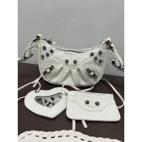 ราคา ส่งฟรี บาเลนเซียก้า บาลอง BL กระเป๋าหมุดเพชร Croco Skin Bag 18 cm สีสวย สะพายข้าง หนังpuพรีเมียม แฟชั่น งานเนียบ ออกงาน สวย ขายดี ใช้ได้ทุกวัน hot (17236993318)