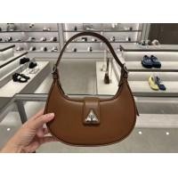 ราคา SALE ถูก มาก กระเป๋าสะพายข้าง CHARLES KEITH แท้ ขนาด8 5นิ้ว โคตรสวย โคตรดี คอลฯใหม่น้องโค้งทรง hobo งานแท้หิ้วขึ้นเครื่องได้ทั่วโลก มีสายสั้นและสายยาวปรับระดับได้ กระเป๋าสะพายไหล่ กระเป๋าคล้องไหล่ กระ