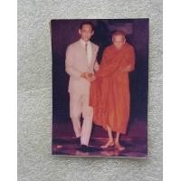 ราคา รูปถ่ายหลวงปู่โต๊ะ วัดประดู่ฉิมพลีและร 9 เดินจูงมือขนาด 2 5 นิ้ว สภาพสวย (18536165109)