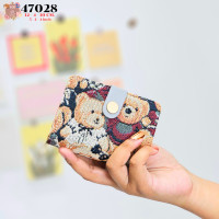 ราคา YNG กระเป๋าสตางค์ใบสั้นลายน้องหมี มีช่องซิปตรงกลาง ช่องใส่บัตรเยอะ รุ่น 47028 (20931171995)
