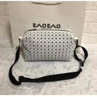 ราคา Bangkok delivery BAOBAO bag ISSEY MIYAKE Kuro Saddle Series bag โต๊ะเคลือบ กระเป๋ากล้องมีซิปปิดกระเป๋าสะพายไหล่ Messenger Unive (21133000508)