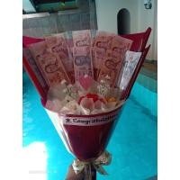 ราคา ช่อดอกไม้เสียบแบงค์ congratulations ใส่แบงค์ได้ 10 ใบใส่ได้ตั้งแต่แบงค์ 20 ถึงแบงค์พันค่ะ (17497414471)