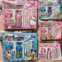 ราคา 1ชุดคละสี เซ็ตเครื่องเขียนสุดคุ้มจุใจ ของอัดเเน่นมีหูหิ้วพร้อมถือ กล่องดินสอเหล็ก เครื่องเหลาดินสอ สีเมจิก กรรไกร ยางลบ ไม้บรรทัด ดินสอไม้ ปากกาหมึกดำ กระบอกน้ำ ขนาดกล่อง 35x30ซม (15108390775)