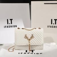 ราคา กระเป๋าทรงสี่เหลี่ยมขนาดเล็กมีพู่ตกแต่งด้วยกวางตัวเล็กกระเป๋าสายโซ่สะพายไหล่เดียวกระเป๋าแฟชั่นใหม่ (20962027931)