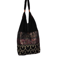 ราคา กระเป๋าผ้าปักลายเลื่อมสะพายข้าง ปิด เปิดด้วยกระดุมไม้กะลา (18891510034)