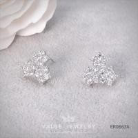 ราคา ต่างหูแป้น ลายดอกไม้3ดอก คริสตัลแท้ วิบวับ โดดเด่น เงินแท้ ขนาดกลาง ต่างหู ตุ้มหู เครื่องประดับ ER0663 ValueJewelry (7704945154)
