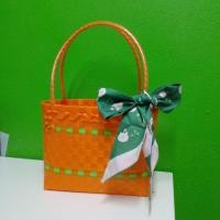 ราคา กระเป๋าสานพลาสติก ตะกร้าสานเส้นพลาสติกฟรุ้งฟริ้ง ผ้าผูก กระเป๋าแฮนแมดราคาส่ง (19677244317)