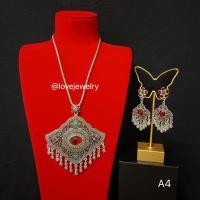 ราคา สร้อยคอพลอยสี สร้อยเจ้าสาว สร้อยคอโชกเกอร์ พร้อมต่างหู สร้อยคอโชกเกอร์ลงยา เครื่องประดับการแต่งกายในงานโอกาสต่างๆ สินค้ามีพร้อมส่ง (11762667307)
