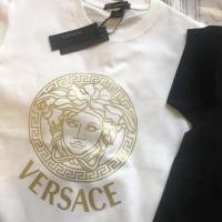 ราคา S 5XL เสื้อยืดแขนสั้น คอกลม ผ้าฝ้ายแท้ พิมพ์ลาย Versace label 2 สไตล์ใหม่ สําหรับผู้ชาย และผู้หญิง (19923686265)