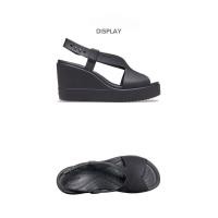 ราคา Crocs Brooklyn New Arrival รองเท้าส้นตึก รองเท้าผู้หญิง รองเท้าแตะรัดส้น รองเท้ารัดส้นผู้หญิง รองเท้า crocs รองเท้าครอส์ รองเท้าเผื่อสุขภาพ รองเท้าผู้หญิง (18877294518)