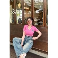 ราคา BW warisara งานดีไซด์นำเทรนด์ ทรงวีคอปกแขนสั้น เป็นงานผ้าร่องสีพื้นแต่งแถบทูโทน เนื้อผ้านุ่ม ไม่หนา ผ้ายืดตามตัว สาวอวบใส่ใด้ (20968712428)