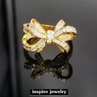 ราคา Inspire Jewelry แหวนฝังเพชรCZ งานจิวเวลลี่ ดีไซด์หรู รูปโบว์ผูกทิ้งปลายโบว์ทั้งสอง ตัวเรือนหุ้มเศษทองแท้ 100 24K สวยหรู งานแบบร้านเพชร พร้อมกล่องกำมะหยี่ (787434295)