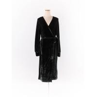 ราคา Zara เดรสยาวคอวีไขว้อกผูกโบว์ ผ้ากำมะหยี่สีเขียวผ่าหน้า ป้ายแบรนด์ระบุไซส์ EUR S Preloved (20670387489)