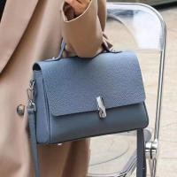 ราคา รองเท้าหนังแท้สตรี ถือหัวเข็มขัดกลอนล็อคอเนกประสงค์กระเป๋าสะพายไหล่หนังวัวแบบมีที่จับ (20154915573)
