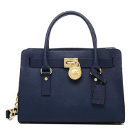 ราคา กระเป๋าถือ Michael Kors แท้ หนังแท้ หนังฟอกแบบกันรอยขีดข่วน ทรงสวยคลาสสิค มีสายสะพายขึ้นไหล่ได้ วางตั้งได้ MICHAEL KORS 30S2GHMS3L Hamilton Saffiano Leather Satchel Navy (21347228614)