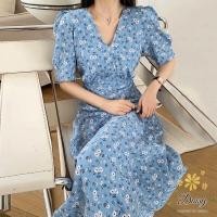 ราคา Daisy เดรสคอวีผ้าจอเจียร์สีฟ้า พิมพ์ลายดอกสีขาว ชุดมีซิปหลัง จับจีบตรงเอว (2964390707)