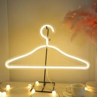 ราคา ที่แขวน LED ป้ายไฟนีออนเรืองแสงเสื้อผ้าชั้นวางไฟ USB สำหรับ Hiasan Dinding Kamar แฟชั่นในตลาดร้านขายเสื้อผ้า (21143016604)