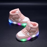 ราคา รองเท้ามีไฟ LED รองเท้ากีฬาสำหรับเด็กผู้ชายรองเท้าลำลองหุ้มข้อสูงบอร์ดรองเท้าไฟ LED รองเท้าเด็กสำหรับเด็กผู้หญิง (18342630154)