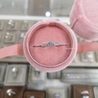 ราคา แหวนเพชรชู 50 ตังบ่าจีบ เพชรสังเคราะห์ เหลี่ยม H A นำเข้าเพชรเอง โรงงานทำเพชรแท้กว่า30ปีค่ะ (19152570034)