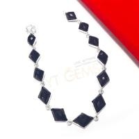 ราคา สร้อยข้อมือนิล สร้อยข้อมือเงินแท้ ชุบทองคำขาว พลอยนิลแท้ ทรงข้าวหลามตัด YTG 11710 (16206648762)