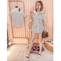 ราคา เสื้อคอปกกระดุมหน้าแขนสั้นทรงสวยผ้าลายแบรนด์ (20743913508)