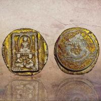 ราคา พระสมเด็จพิมพ์พิเศษ ไม่ตัดปีก หลังเหรียญมังกร ลงรักปิดทอง ส่งตรงปก D35 (21036597933)