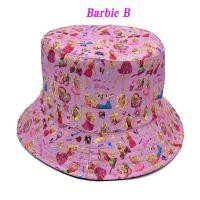 ราคา Barbie หมวกบักเก็ต หมวกเด็ก ลายการ์ตูน บาร์บี้ สีชมพู สดใส สำหรับเด็กเล็ก เด็กโต อายุ 4 12 ปี (20478299887)