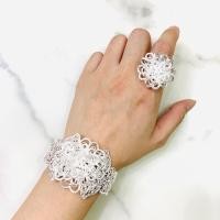 ราคา เครื่องประดับไทยโบราณที่สวยงามมากแหวนสร้อยข้อมือดอกไม้สำหรับผู้หญิงสองชิ้นรวมกันสีทองเงินหลายสไตล์ (19084928764)