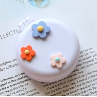 ราคา พร้อมส่ง กระจกพร้อมหวีพกพา หวีกระจกพับได้ หวีพับได้ หวีกระจกพกพา หวีกระจกจิ๋ว หวีกระจกแต่งหน้า หวีลายการ์ตูนน่ารักๆ Hair Comb Folding (8980585555)