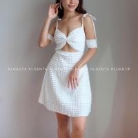 ราคา Mini lace dress มินิเดรส เดรสสั้นสายเดี่ยวแบบผูก เนื้อผ้าลูกไม้ร่องเป็นเลเยอร์ (17462694520)