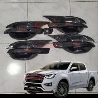 ราคา เบ้าปีกแหลมกันรอยประตู มือจับแคปล่า โลโก้สีแดง สะท้อนแสง Isuzu D Max 2020 ปัจจุบัน รถ 4 ประตูกันรอย D max อุปกรณ์แต่งรถdmax ของแต่ง isuzu (18458519578)