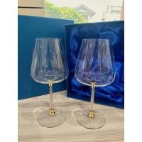ราคา DT01 46 เซ็ตแก้วไวน์ด้ามจับแต่งคริสตัลสีทองและกลิตเตอร์พร้อมกล่อง แก้วด้านในกล่องจะมี 2 ใบ (19167202488)