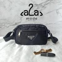 ราคา กระเป๋าสะพายผู้หญิงCHALITA กระเป๋าสะพายข้างผ้าไนลอนแบบมันสายปรับความยาวได้ CHALITA ของแท้100 (12697163419)