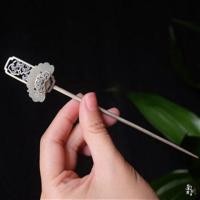 ราคา เครื่องประดับเงินแท้แบบใหม่ฝังหยกขาวสไตล์ย้อนยุคสไตล์ประจำชาติปิ่นปักผมปิ่นผมส้อมสำหรับผู้สูงอายุ (18050008978)