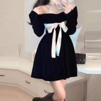 ราคา ชุดมินิเดรส แขนยาว เปิดไหล่ ผูกโบว์ สีพื้น แฟชั่นใหม่ สําหรับผู้หญิง (21370617989)