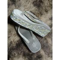 ราคา รองเท้ากำมะหยี่พม่าส้นเตารีดแต่งเพชรสีเทาอ่อน (16631560194)