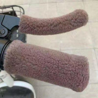 ราคา RF ผ้าคลุมจับแฮนด์มอเตอร์ไซค์ฤดูหนาว4ชิ้นผ้าคลุมคันเบรคขนแกะอุ่นกันลื่นสำหรับรถจักรยานยนต์สกูตเตอร์ไฟฟ้ารถจักรยาน (20851904327)