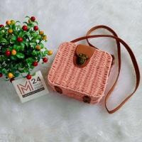 ราคา 1 ใบ กระเป๋าสาน กระเป๋าถัก กระเป๋าสะพายข้าง กระเป๋าถือ กระเป๋าหนัง กระเป๋าเชือกสาน กระเป๋า เชือกถัก ใส่ของ แฮนด์เมด ทำมือ งานฝีมือ m24 (7764074202)