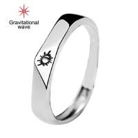 ราคา แหวนแหวนคู่ลายคลื่นความโน้มถ่วงแบบปลายเปิดปรับได้ตัวอักษรพิมพ์ลายเรขาคณิตแฟชั่นสไตล์เกาหลีดวงอาทิตย์และดวงจันทร์ของคู่รักของขวัญวาเลนไทน์ (19291677309)