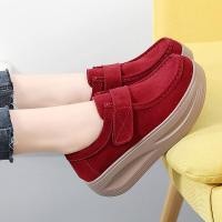 ราคา FASHION รองเท้าคัชชู ส้นแบน สีแดง หนังกลับ พื้นนิ่ม สวมใส่ง่าย น้ำหนักเบา ไซส์ 37 42 (21148775753)