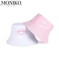 ราคา MONIKO หมวกบักเก็ต ปักลายหน้ายิ้ม ป้องกันแดด หมวก บั กเก็ต 2 ด้าน พร้อมส่ง (18507668670)