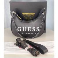 ราคา SALE จุกๆ GUESS รุ่นLIMITED งานแท้นำเข้า Made in USA ขนาด9 นิ้ว มีรุ่น2สาย โซ่ สายหนังหนา และรุ่นใหม่3สาย โซ่ สายหนัง สายสปอร์ท หิ้วขึ้นเครื่องได้ทั่วโลก รุ่นนี้หนังเงาสวย อยู่ทรง ดีเทลสวยงามสุดๆ พลาด